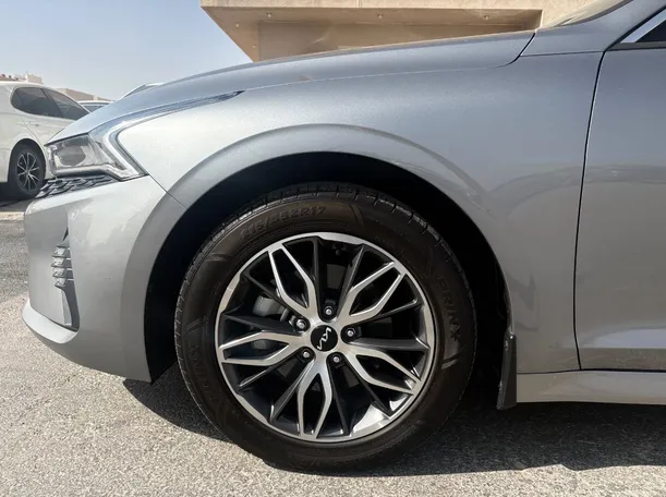 Car image 9