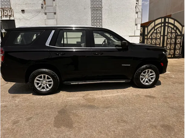 Car image 4
