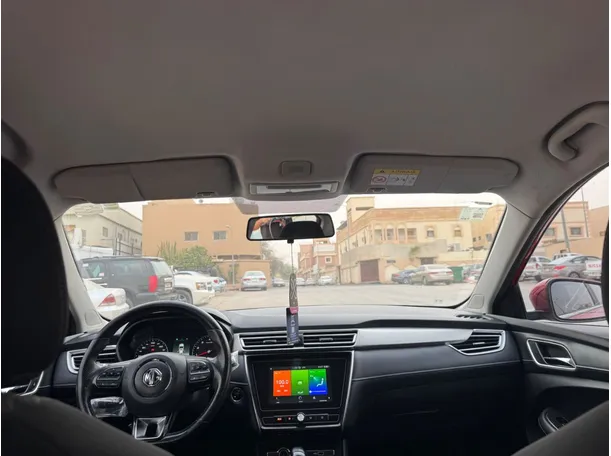 Car image 14
