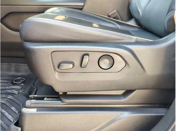 Car image 40