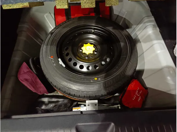 Car image 13