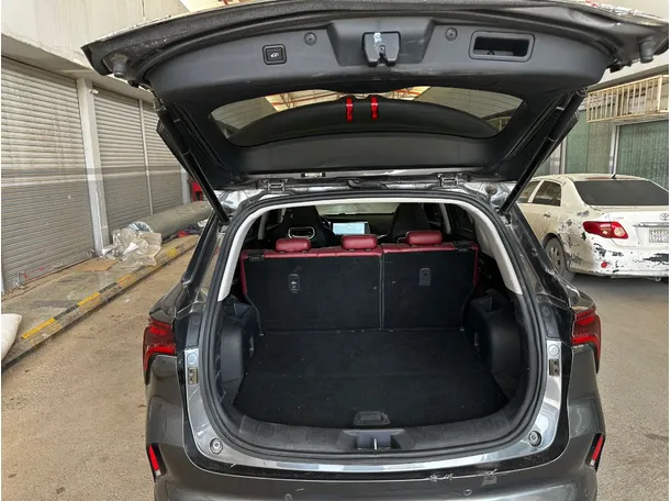 Car image 23
