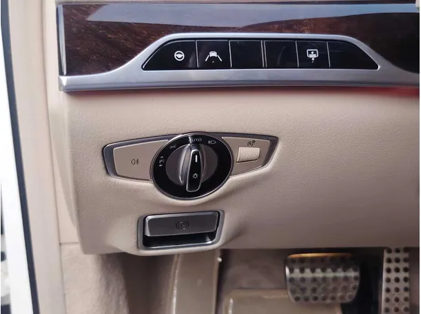 Car image 34
