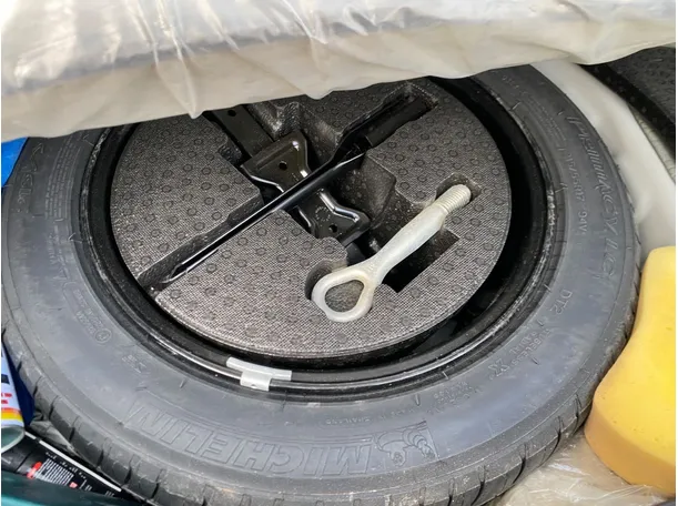 Car image 24