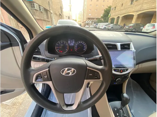 Car image 18