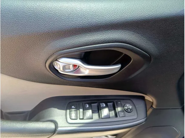 Car image 28