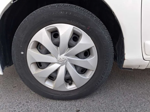 Car image 9