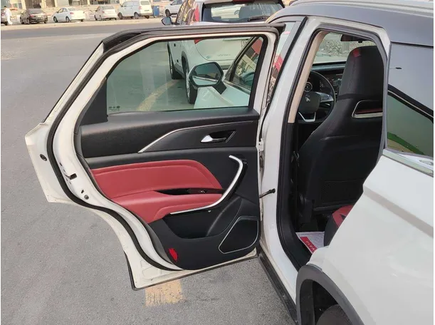 Car image 14