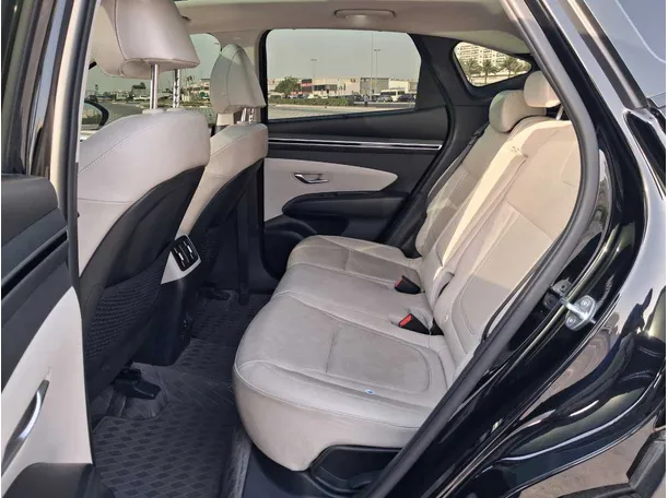 Car image 13
