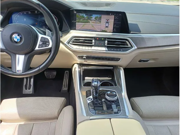 Car image 16