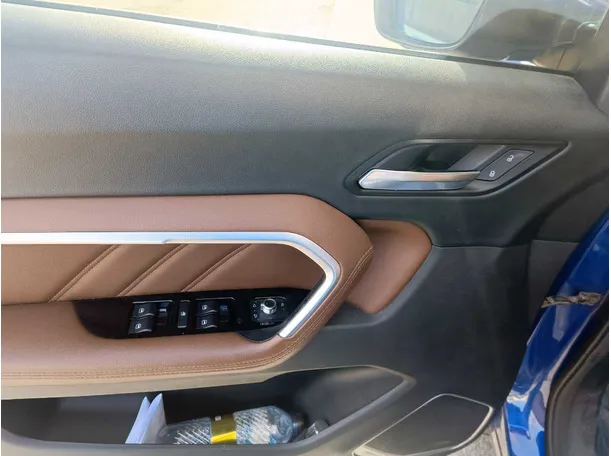 Car image 32