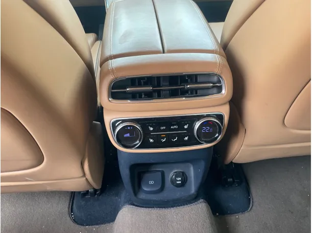 Car image 24