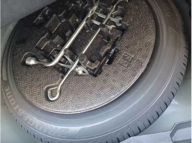 Car image 23