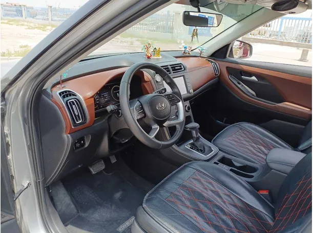 Car image 11