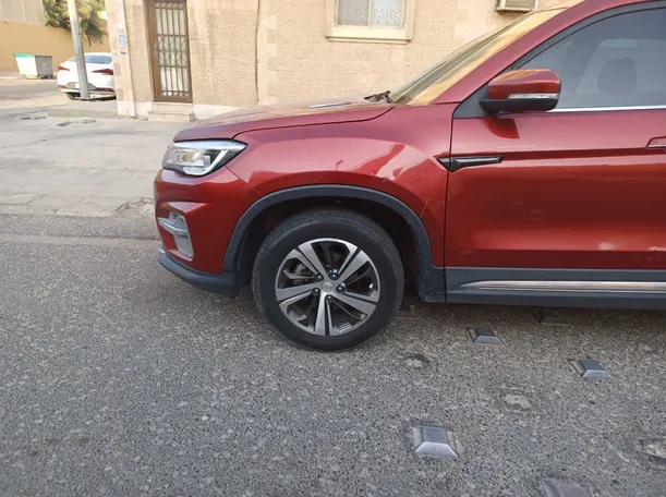 Car image 9
