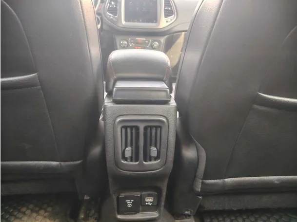 Car image 28