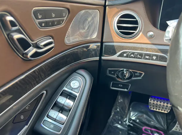 Car image 26