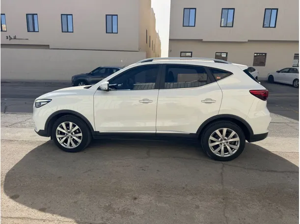 Car image 8