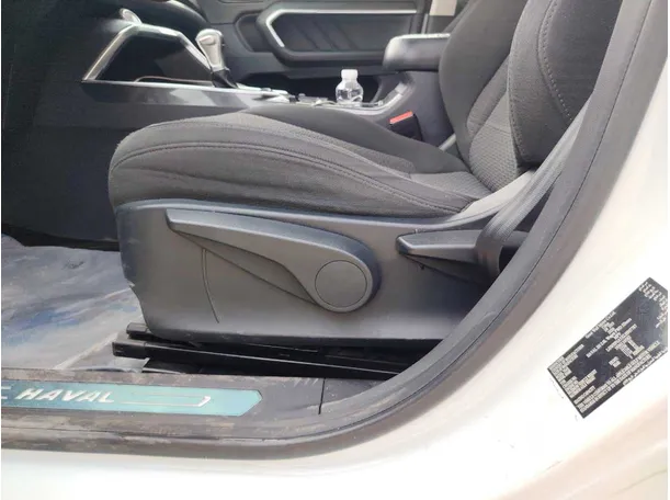 Car image 27