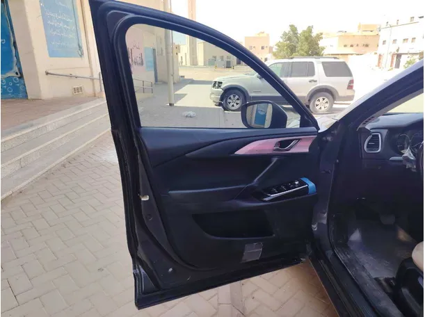 Car image 11