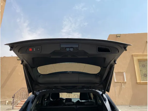 Car image 23