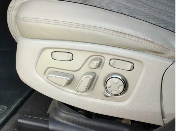 Car image 37