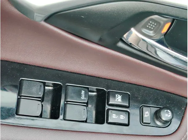 Car image 34