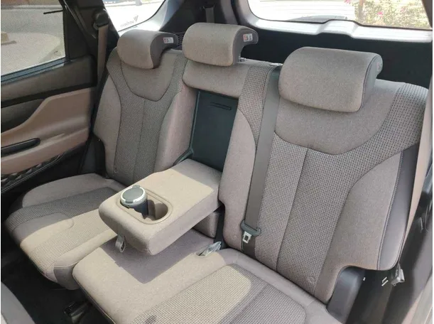 Car image 16
