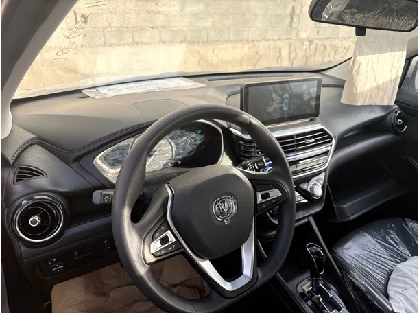 Car image 9