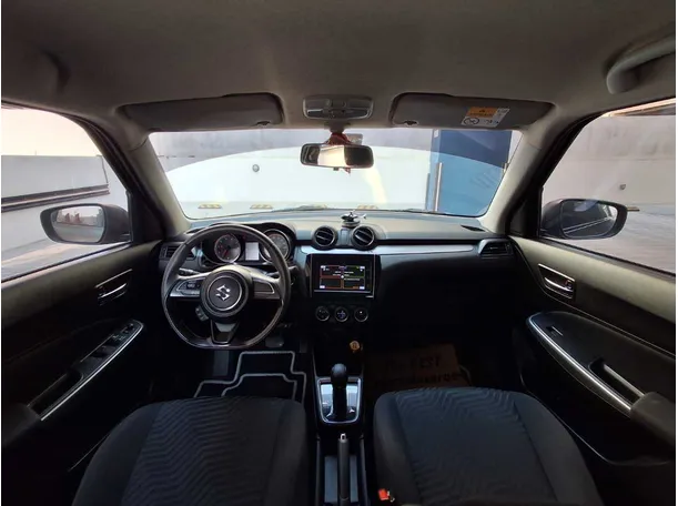 Car image 14