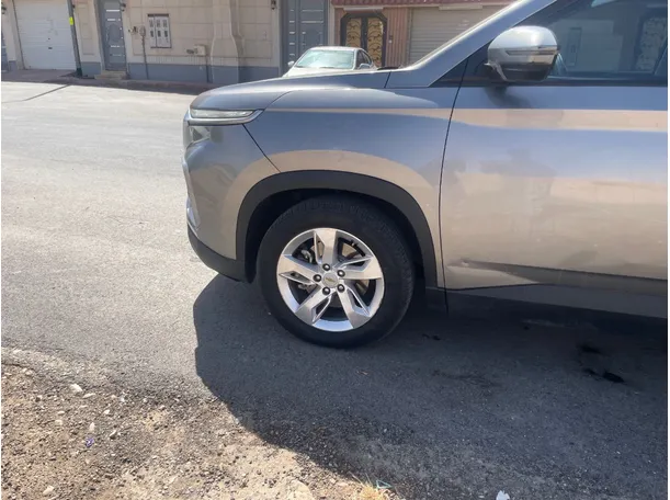 Car image 9