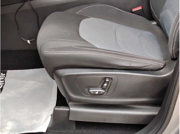 Car image 29