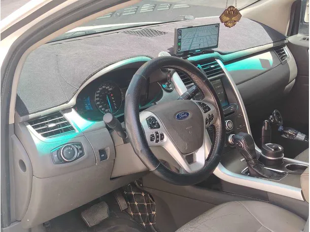 Car image 13