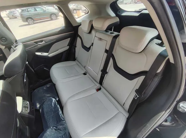 Car image 16