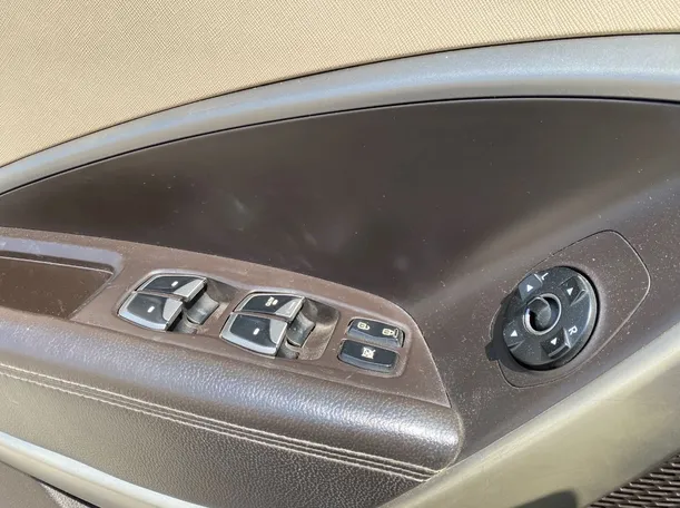 Car image 24