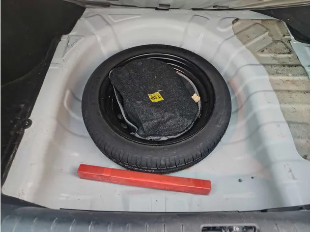 Car image 28