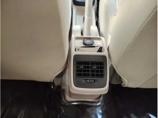 Car image 34