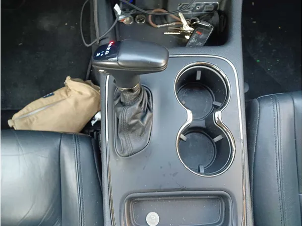Car image 14