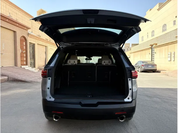 Car image 25