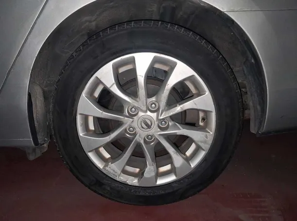 Car image 9