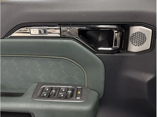Car image 27