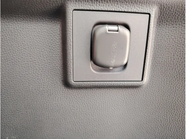 Car image 34