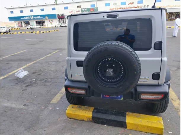 Car image 6