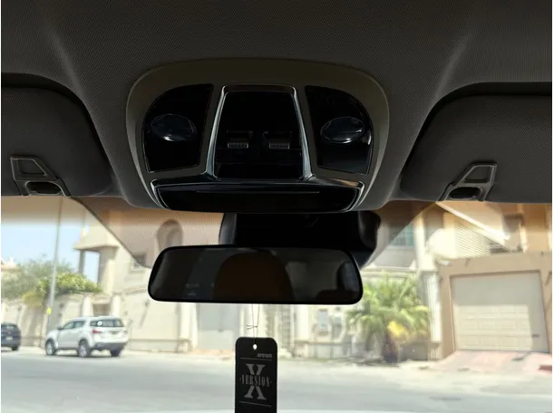 Car image 29