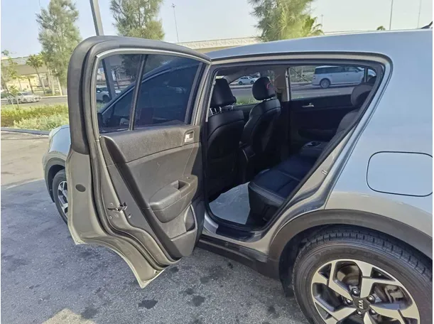Car image 16