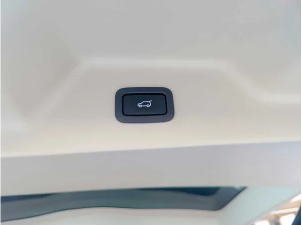 Car image 38