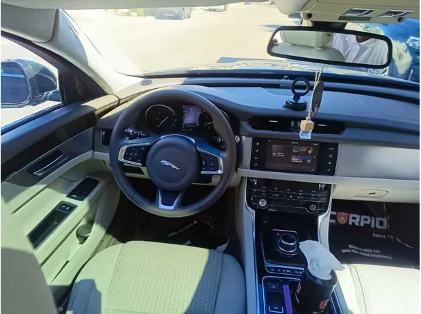 Car image 23