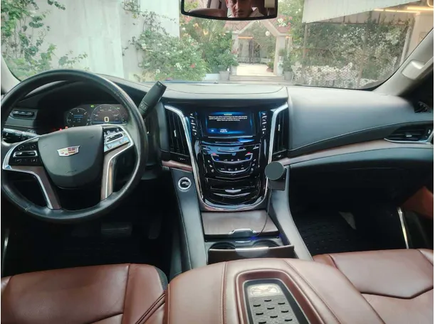 Car image 25