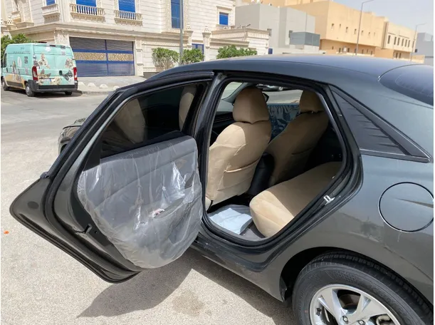 Car image 12
