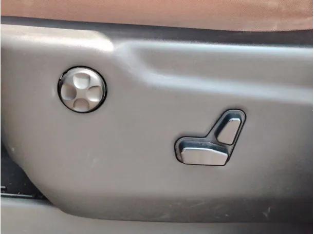 Car image 36